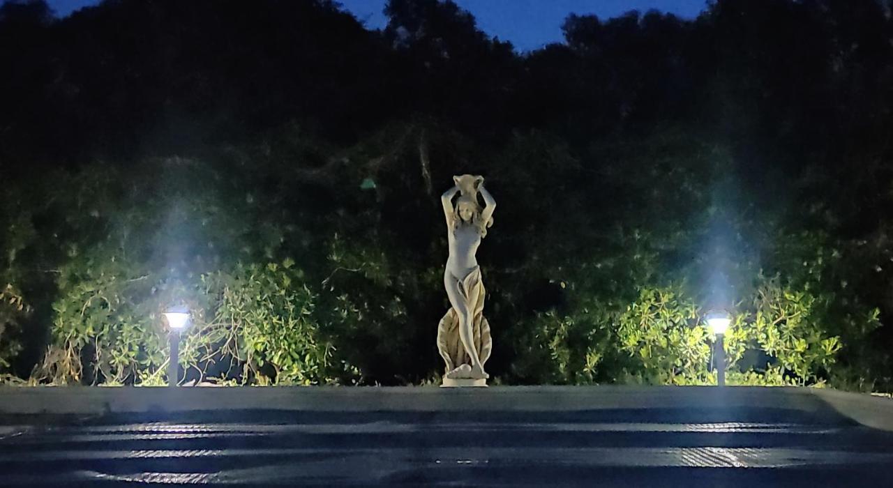 Offrez-Vous Un Sejour Dans Notre Gite A Entressen Une Grande Piscine Pour Se Rafraichir ,Un Espace De Jeux Pour Enfants Pour Des Heures De Divertissement Un Terrain De Petanque Pour Des Parties Endiablees Buitenkant foto