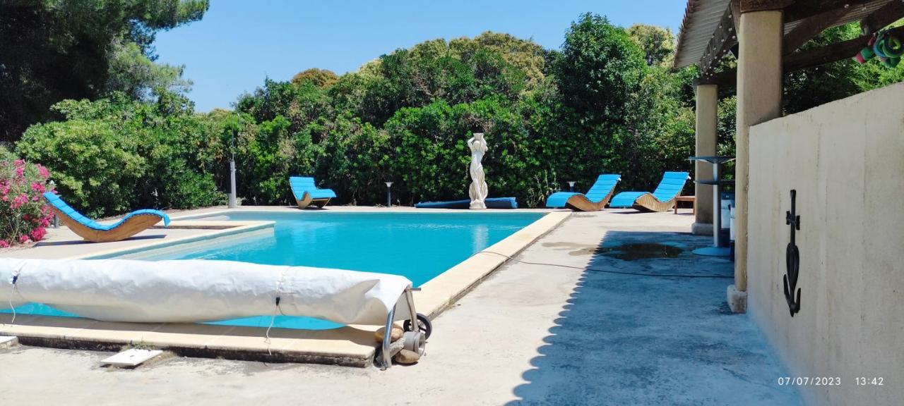 Offrez-Vous Un Sejour Dans Notre Gite A Entressen Une Grande Piscine Pour Se Rafraichir ,Un Espace De Jeux Pour Enfants Pour Des Heures De Divertissement Un Terrain De Petanque Pour Des Parties Endiablees Buitenkant foto