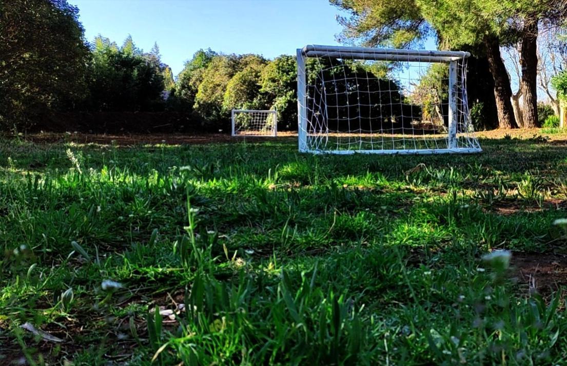 Offrez-Vous Un Sejour Dans Notre Gite A Entressen Une Grande Piscine Pour Se Rafraichir ,Un Espace De Jeux Pour Enfants Pour Des Heures De Divertissement Un Terrain De Petanque Pour Des Parties Endiablees Buitenkant foto